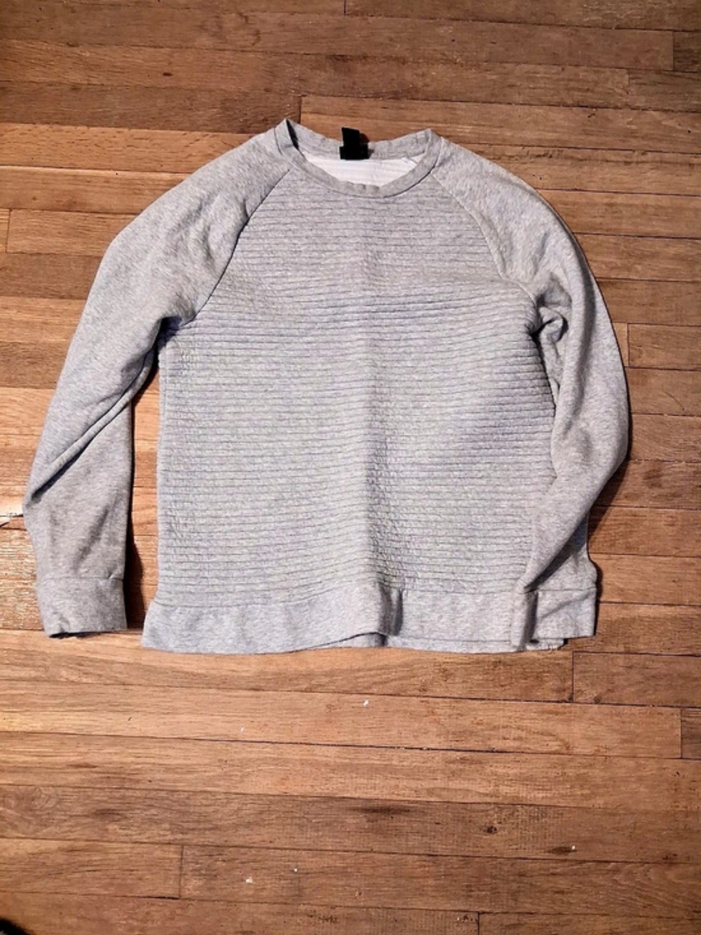 H&Medium Ribbed Sweatshirt in Gray Size Medium Like New